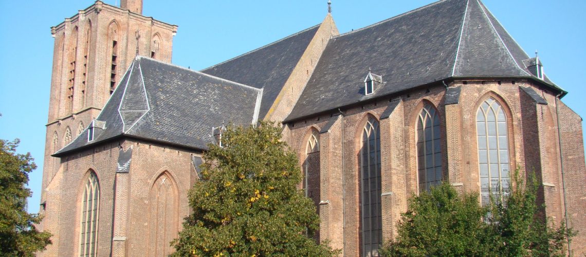 Grote-Kerk-achter-scaled